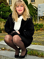 high heels mature outdoor pantyhose 