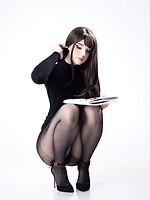 black pantyhose 